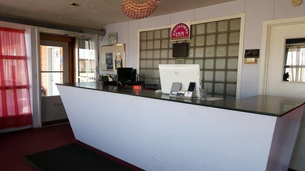 Broadway Inn Yankton Екстер'єр фото
